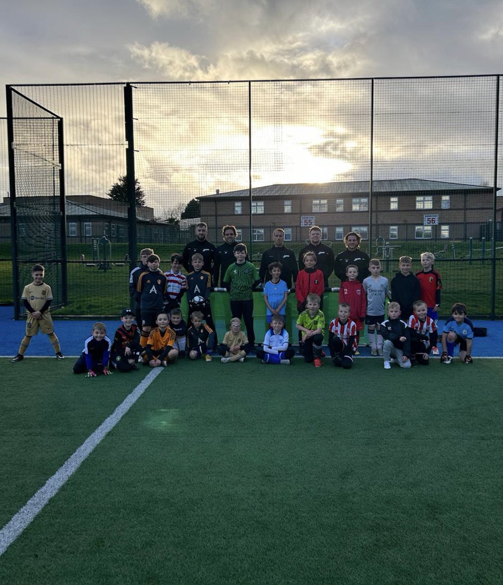 kickonacademy's tweet photo. ‼️Some 📸 from this weeks training session ‼️
Another great session on Wednesday evening from all of our outfielders and goalkeepers 😁⚽️🧤
Sign up now to our monthly programme or to individual sessions👇
https://t.co/U4UB0C1Os3 💻📱
Contact us at kickonacademy@outlook.com 📧 https://t.co/8vf6TBI8dt