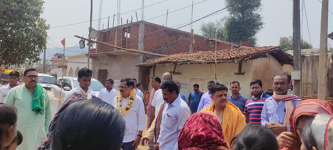 Rabinarayanpdm's tweet photo. ପାଇକମାଳ ଗ୍ରାମପଞ୍ଚାୟତର ସାଲେପାଲି ଗ୍ରାମ ହନୁମାନ ମନ୍ଦିର ପ୍ରତିଷ୍ଠା ଓ ନାମସଂକୀର୍ତ୍ତନ ଓ ମାଣ୍ଡିଆଢିପା ଗ୍ରାମପଞ୍ଚାୟତ ବଇଦପାଲି ଗ୍ରାମର ନାମସଂକୀର୍ତ୍ତନରେ ଓଡ଼ିଶା ପାଣ୍ୟାଗାର ନିଗମର ଅଧ୍ୟକ୍ଷ ମହେନ୍ଦ୍ର ବଢ଼େଇଙ୍କ ସହ ଯୋଗଦାନକରି ସମସ୍ତ ଜନସାଧାରଣଙ୍କ ମଙ୍ଗଳକାମନା ପାଇଁ ପ୍ରାର୍ଥନା।@Naveen_Odisha @bjd_odisha @pranabpdas https://t.co/OJUCgLpQOV
