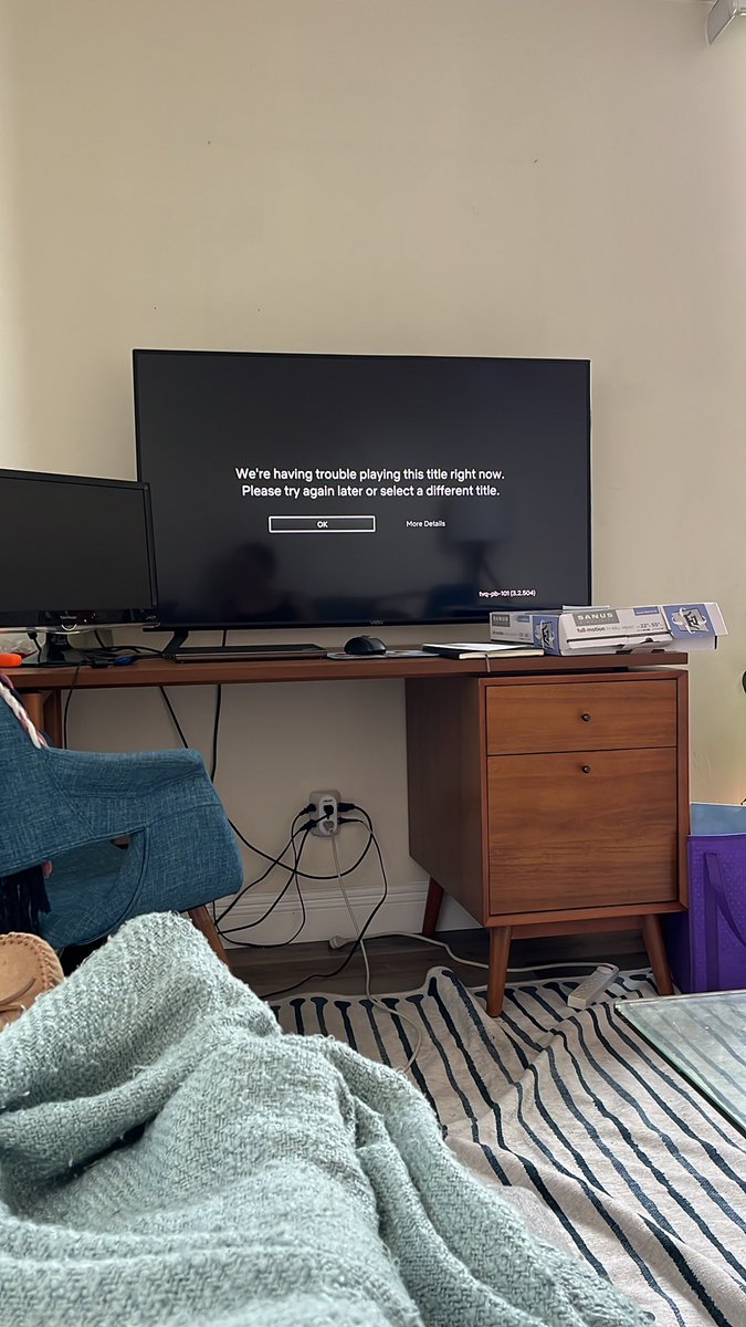 The hottest image on the internet right now. #LoveIsBlind #LoveIsBlindLIVE