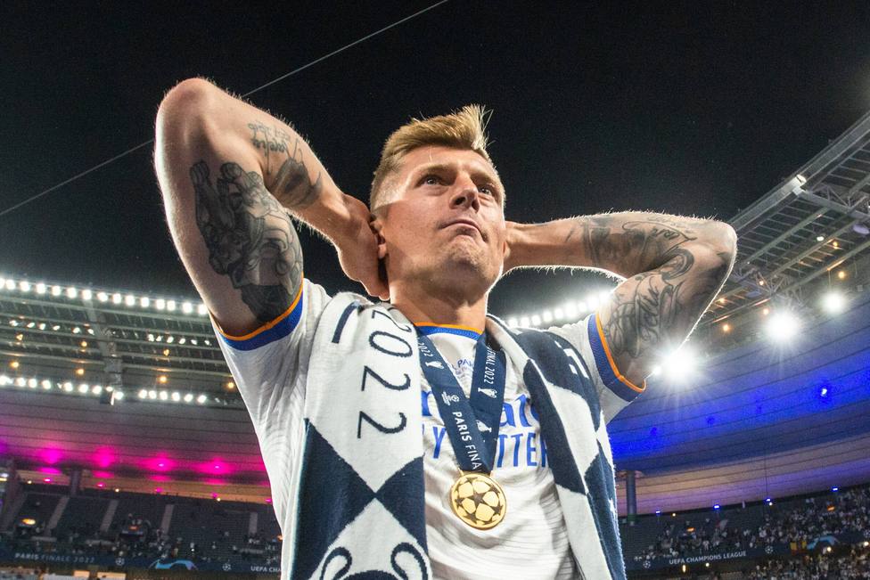 ÚLTIMA HORA: Kroos renueva con el Real Madrid
El futuro del centrocampista alemán Toni Kroos ya está resuelto, seguirá formando parte del Real Madrid hasta Junio de 2024📍
