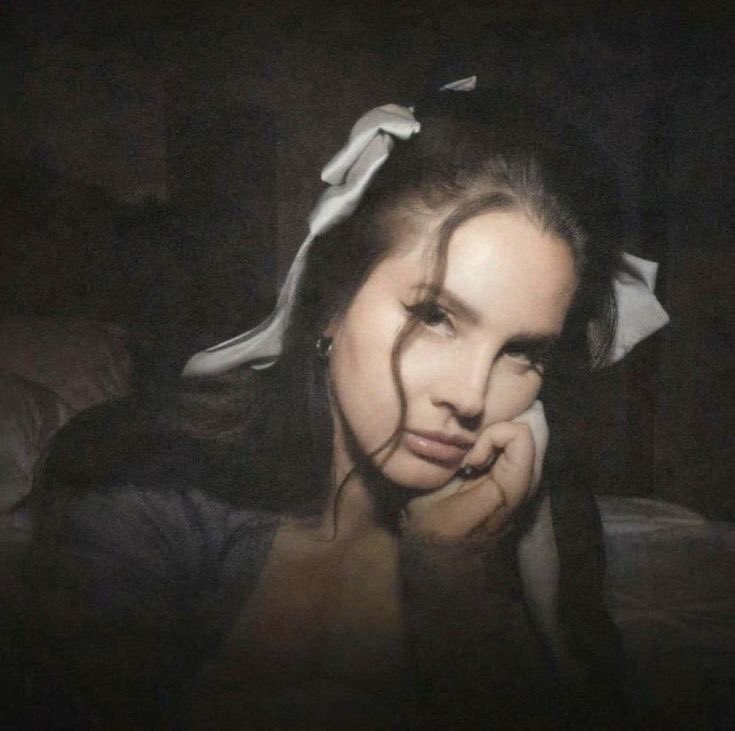 midwheeler's tweet photo. shes so mother &amp; her music eats i wish she wasnt controversial😭 #lanadelrey https://t.co/xNAJJIAGHH
