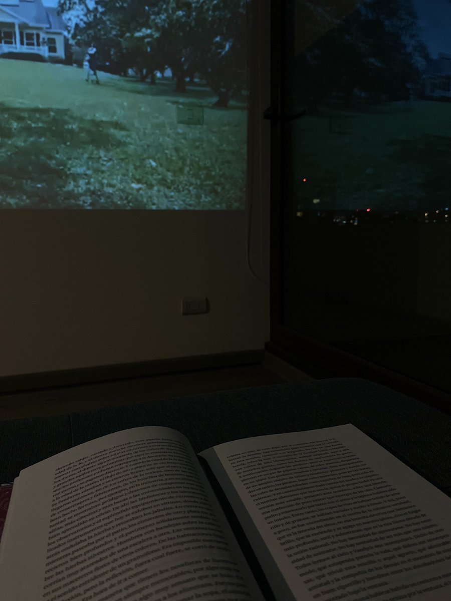 15Veronicasmith's tweet photo. La noche trae melancolía. https://t.co/hXL4uC37aX