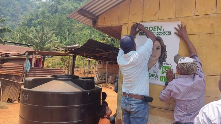 Une_Rax's tweet photo. Seguimos trabajando para llevar a cada rincón de nuestro municipio #OrdenYTransformación Lic. Rigo Corleto, Alcalde de Raxruhá, vota UNE💚💚 #SandraPresidenta https://t.co/yZRVPSgh95