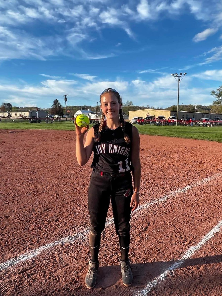 WVDukesFouts14U's tweet photo. Drumroll please!!! 🥁🥁🥁She did it again!  Three HOME RUNS so far! 💣💣💣.  Keep it going Chloe Patrick!  You are on FIRE! 🔥@TimFouts14 @USASoftball @USSSAFastpitch @thealliancefp @Los_Stuff @D1Softball @scan1ansports https://t.co/lwiBrw5iuT