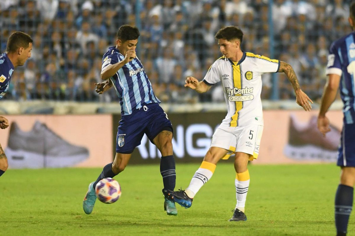 Carnavalcanaya_'s tweet photo. Este lunes desde las 21:30, #RosarioCentral recibe a #AtléticoTucumán en el Estadio Monumental José Fierro por la #Fecha12 del #TorneoBinance. Impartirá justicia Facundo Tello y se podrá ver por ESPN Premium.
#CarnavalCanaya https://t.co/9Tr2UFIiR8