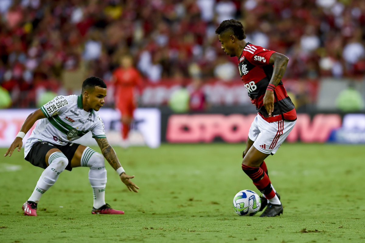 Brunohenrique's tweet photo. Muito feliz pela volta a campo e estreia no brasileirão.
Vamo que vamo seguimos em frente, parabéns a todos pela grande vitória e empenho. 🙏🏾🙌🏾 https://t.co/NHcMZrVBfn