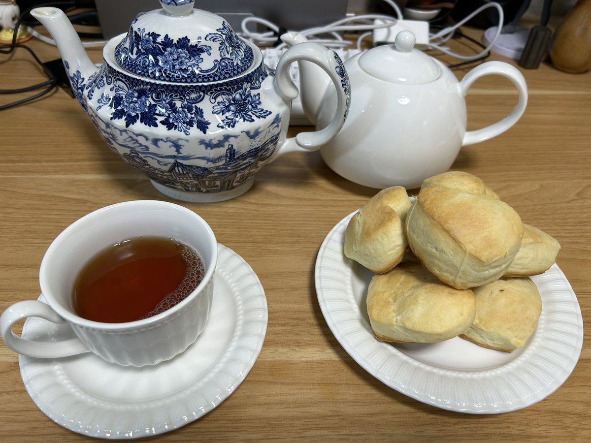 zenpou's tweet photo. 今日の茶
朝からスコーン焼きました
#茶好連 https://t.co/3KBvPfAHUX