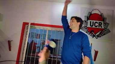 “Somos un pueblo que camina y le dice sí a un proyecto popular”. La frase es de Esteban Guarino, quién tras ganar la interna, ahora será el candidato a intendente de La Carlota, por Juntos por el Cambio. Ahora, todos juntos para sumar, construir y ganar. ¡Felicitaciones, equipo!