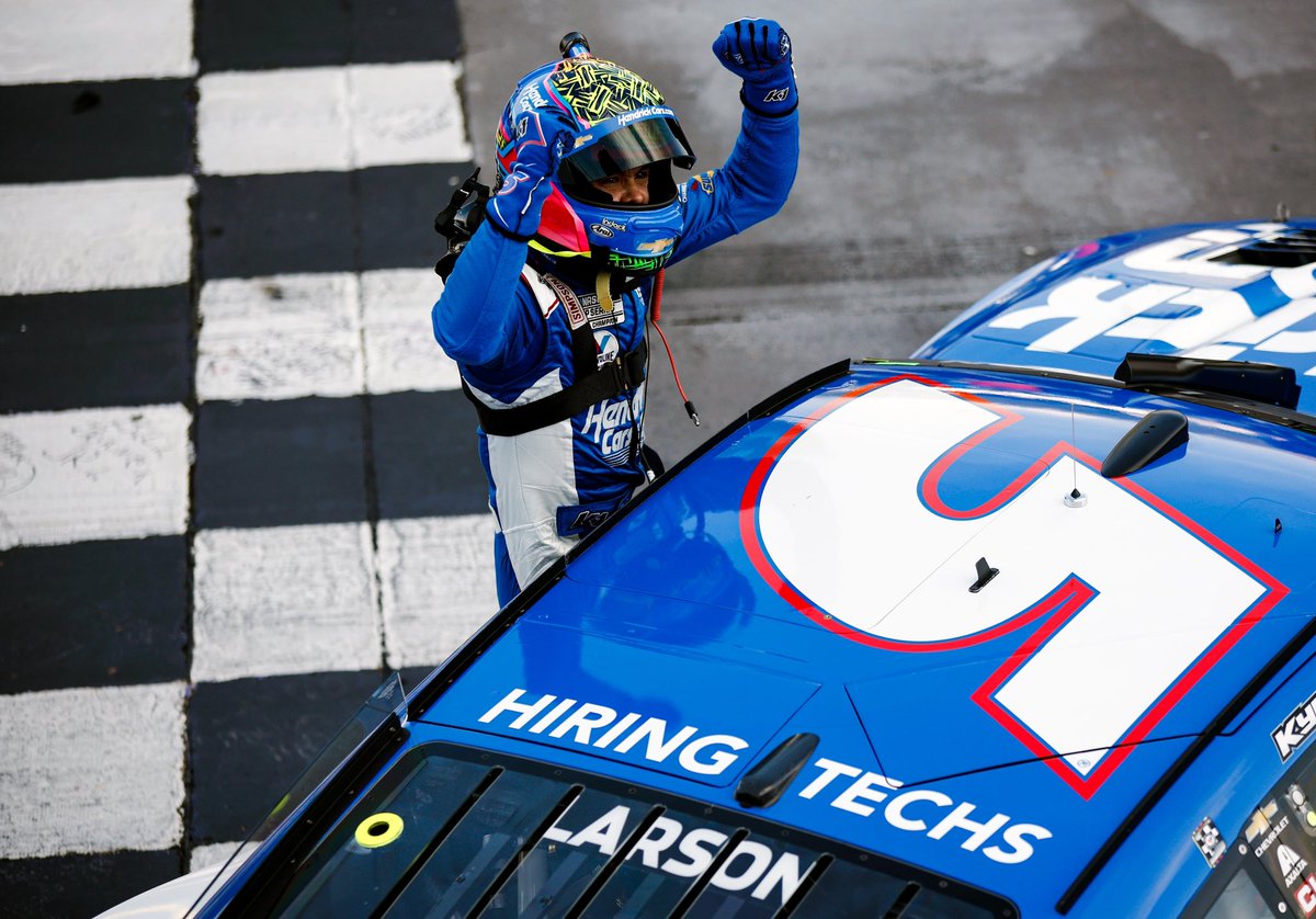 TeamHendrick's tweet photo. .@KyleLarsonRacin is officially your winner at @MartinsvilleSwy. 🏁 https://t.co/Cj7TZwvS1j