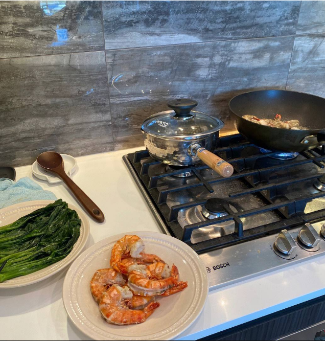 Viola9028's tweet image. Dinner for one needs to be a little more elaborate #yummy