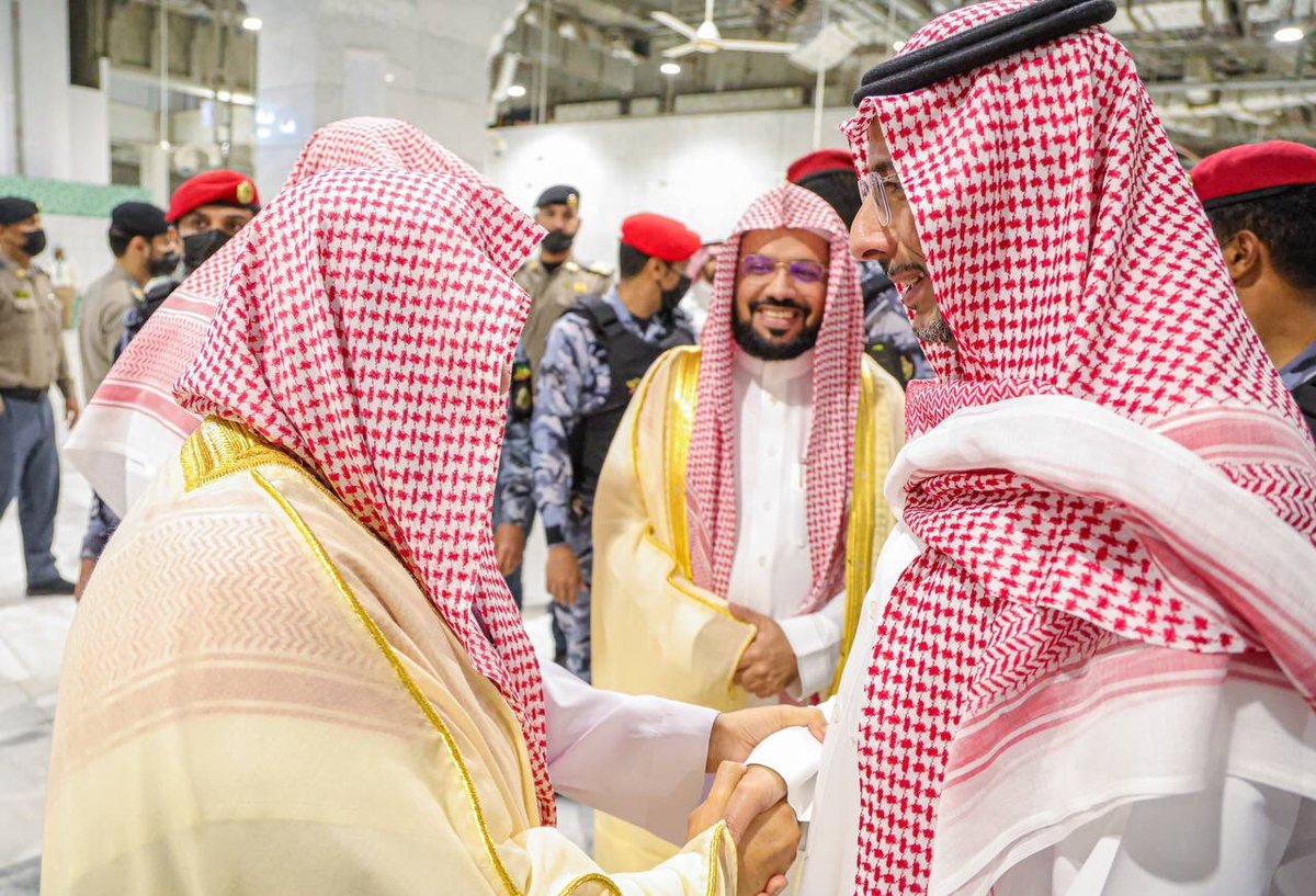 AlharamainSA's tweet photo. بحثا سبل التعاون بين الجهتين وتفعيلها في خدمة الحرمين الشريفين؛ الرئيس العام يلتقي وزير الصناعة ويشيد بالتعاون الكبير بين الرئاسة والوزارة.

https://t.co/k6YLU7gExH

#من_الوصول_إلى_الحصول 
#يسر_وطمأنينة https://t.co/9ReexprQyD