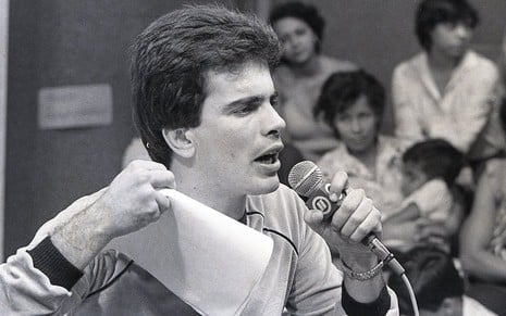 alexnobre's tweet photo. Gente, aquilo que foi mostrado em "O Rei da TV" realmente aconteceu? Eu tô em choque! 😧 #OReidaTV https://t.co/ChYy6d90HX