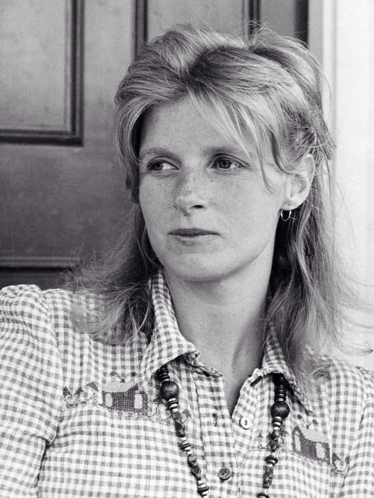 Remembering #LindaMcCartney who passed on this day 25 years ago.