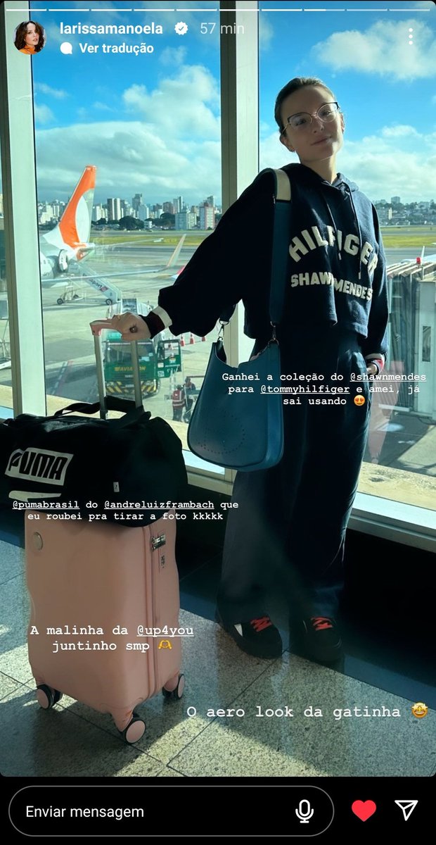 Lili on Twitter "a larissa manoela com a camisa do shawn"