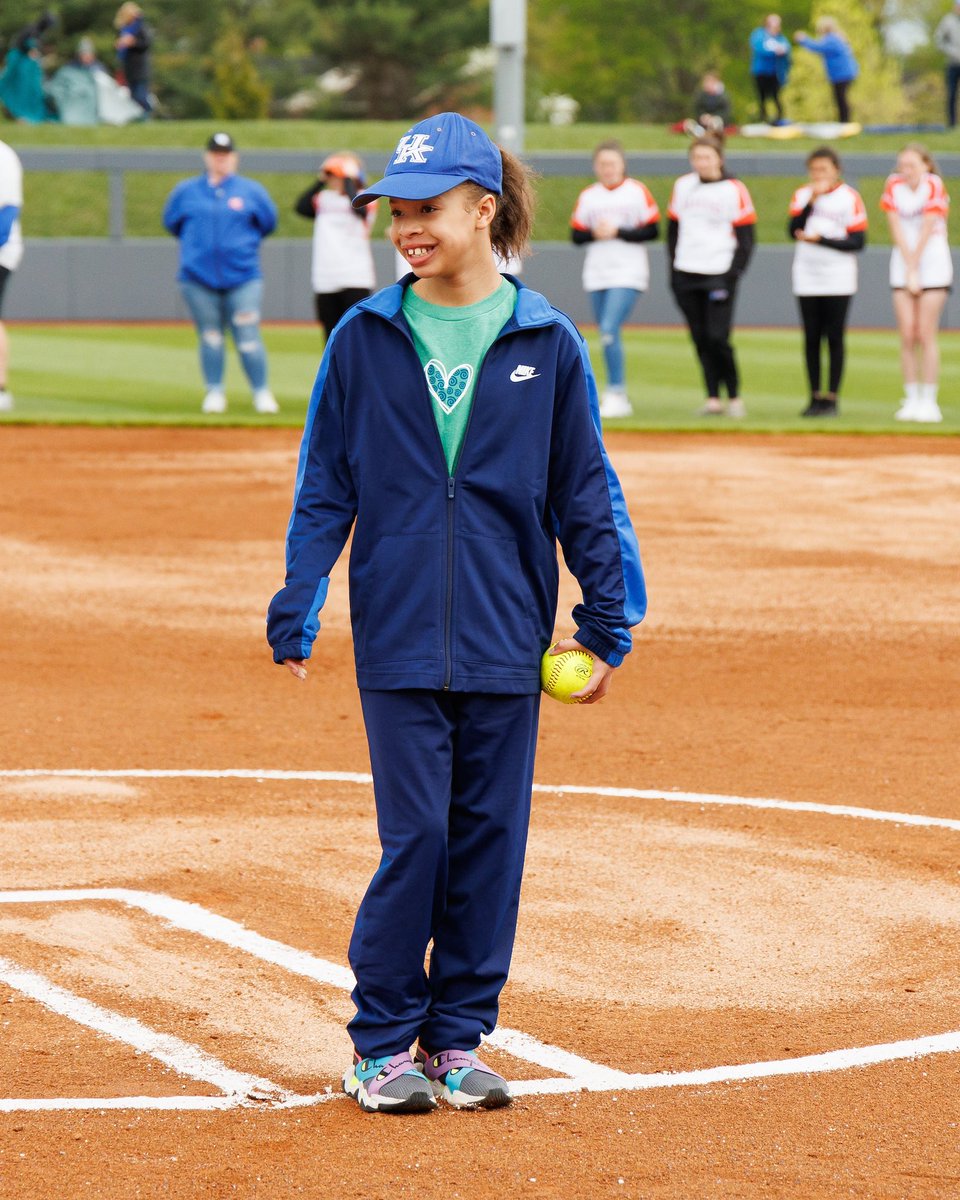 UKsoftball's tweet photo. Thanks for throwing out a strike this afternoon, Aubree Rose! Aubree will be celebrating 10 years in August of her donor heart! #WeAreUK #DonateLifeWeekend https://t.co/e7z3xZ5pJW