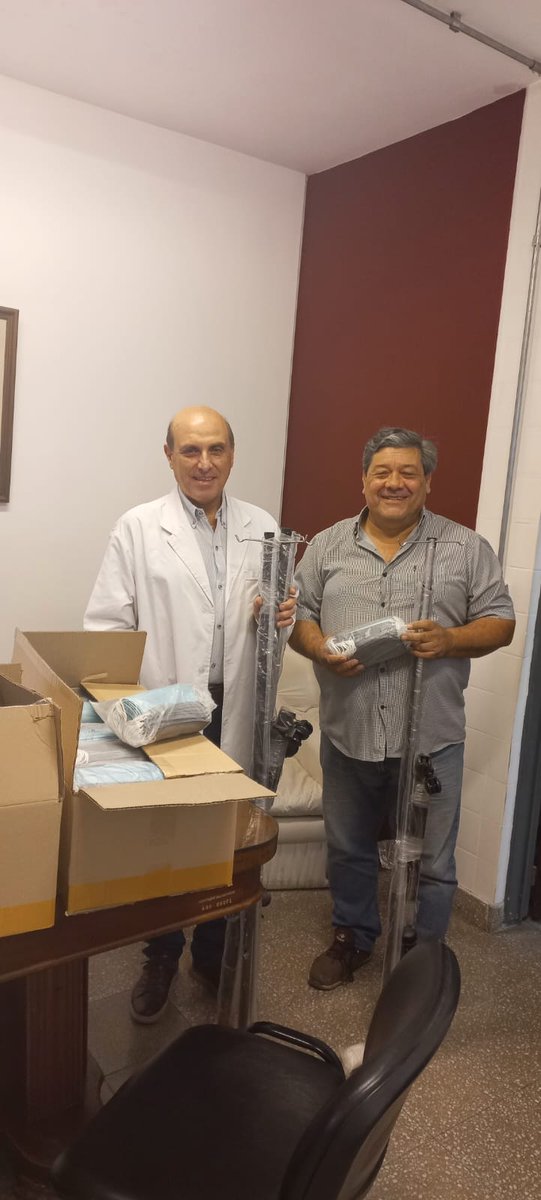 Renovacionok's tweet photo. #SanMartìn: Nuestro dirigente de la Renovación Peronista Línea Nacional, #DavidAlvarez estuvo en el Hospital Municipal Diego Thompson con su director Dr.Luis Sarra, realizando la donación de Porta Suero y barbijos https://t.co/JlfZXvzDeX
