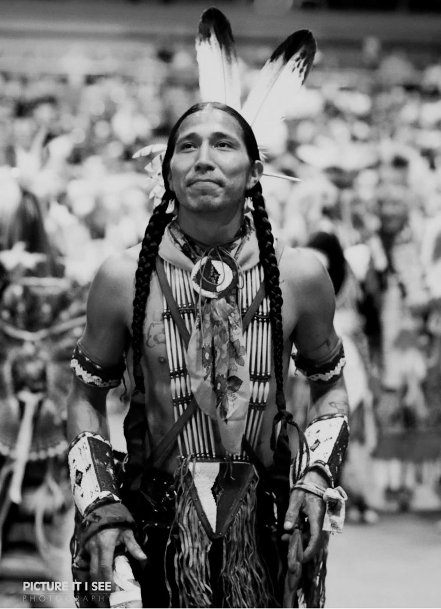 TngNguy51677330's tweet photo. “The shadows fall behind you when you walk with the light from within.”
~ Lakota, 🪶✨ https://t.co/dB3Xo9KL90