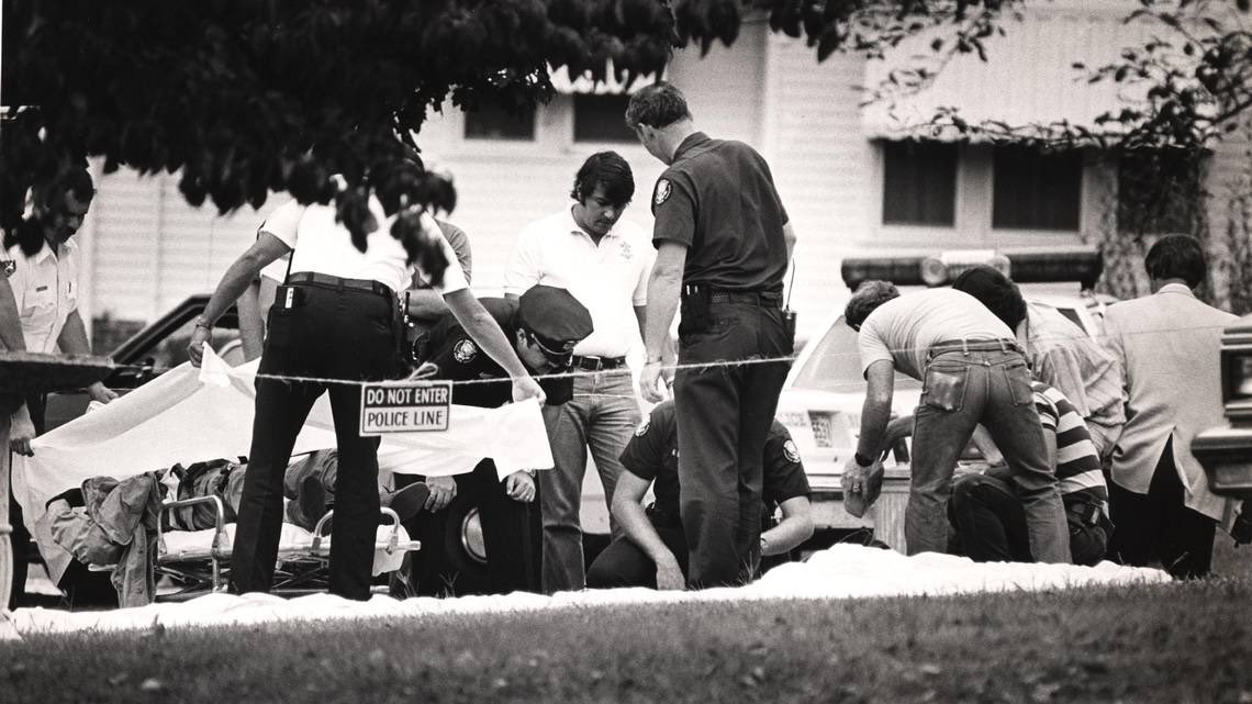 StopThinkingWYB's tweet photo. New #STWYB Ep-52: Andrew Carter Thornton II and the short life of Cocaine Bear

A body wearing a parachute, guns, and vest appeared in a driveway with bags of COCAINE! Buckle up, on the wild ride that is the life of Andrew Thornton II.  The "Cocaine Bear."
https://t.co/PQEAeohkvU https://t.co/xSVzyi2JKy