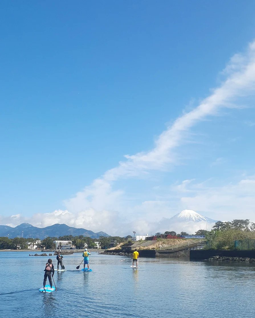 hdsupdjcapone's tweet photo. 昨日の三保サップ
カポちゃんと豪華客船🚢
マカニサーフsupスクール
#sup #マカニサーフ #サップスクール #清水港 #クルーズ船 #三保 https://t.co/4gKq0L46CY