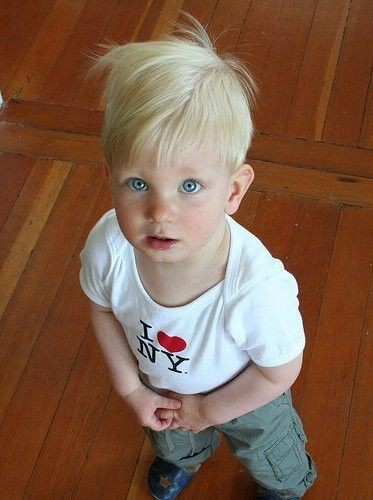 El 11 de abril fue tu cumpleaños cariño mi hijo John ya tienes un año y ya te pones de pie 👣 mi hombrecito se está haciendo mayor ya esté año entras en la guardería te amo mi vida ❤️❤️