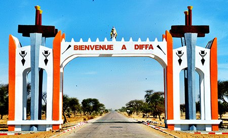 ahametelhrabe's tweet photo. Dans la région de Diffa, le paysage est majestueux,
Leurs coutumes et leur culture sont d'une grande stature.
Les femmes portent des parures colorées et des bijoux,
Les hommes, quant à eux, dirigent les troupeaux de zébus.
La région de Diffa est un trésor du Niger.
#NigerRising https://t.co/OlRyPi71T8