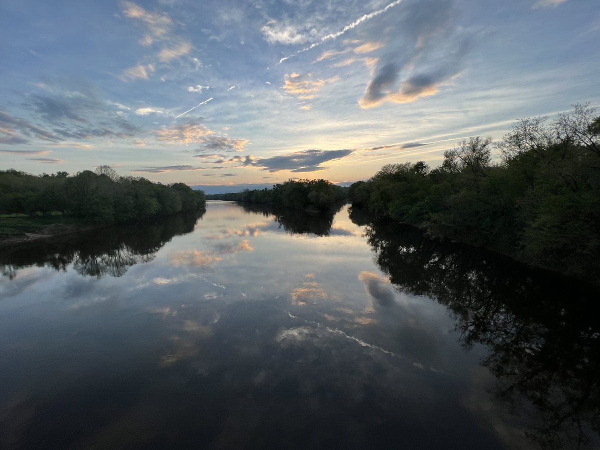 FluvannaHistSoc's tweet image. Impossible to pick just one photo. Rassawek in all her glory. The confluence of the James (left) and Rivanna rivers in Columbia, Fluvanna County VA. Looking west, upriver. The historic capital of the Monacan.