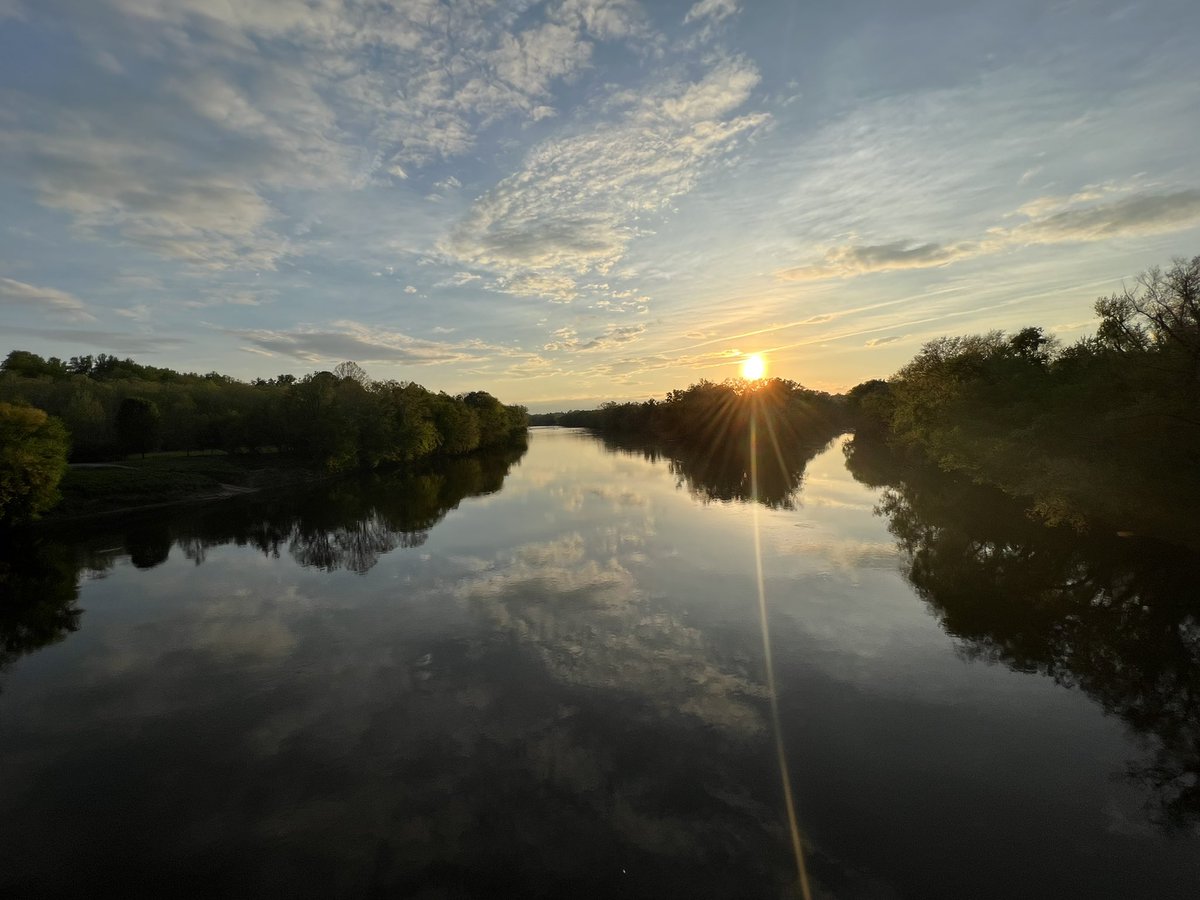 FluvannaHistSoc's tweet image. Impossible to pick just one photo. Rassawek in all her glory. The confluence of the James (left) and Rivanna rivers in Columbia, Fluvanna County VA. Looking west, upriver. The historic capital of the Monacan.