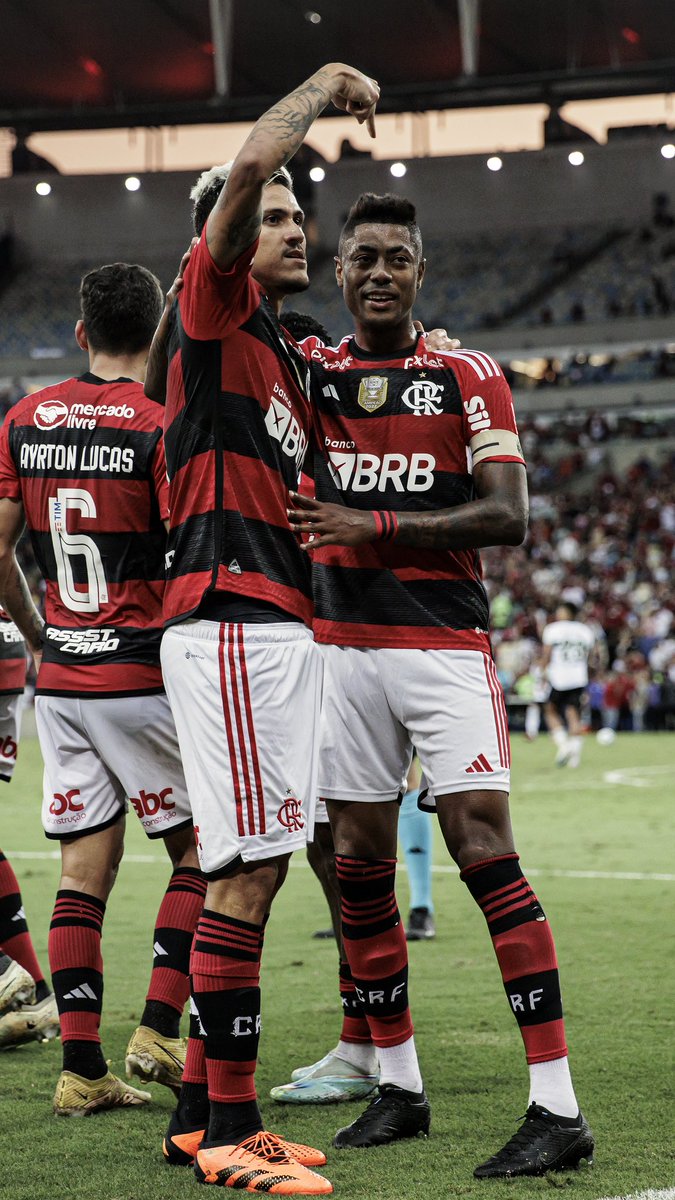 Pedro9oficial's tweet photo. Muito feliz pelo seu retorno, irmão. Glória a Deus por isso! @Brunohenrique https://t.co/2XGcvT5edU