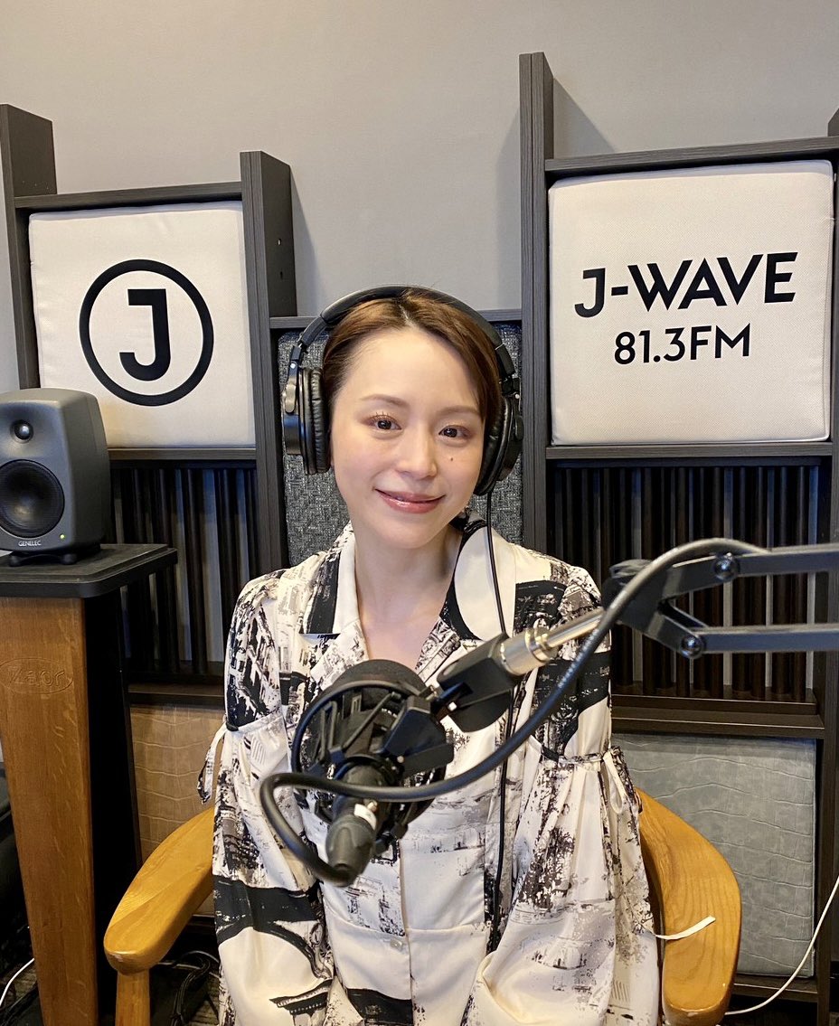 namiyo_tvasahi's tweet image. ◤￣￣￣￣￣￣￣
　🎙出演情報
＿＿＿＿＿＿＿◢

このあと9:35頃より
ラジオ #JWAVE #STEPONE　
内「LISTEN &amp;amp; LEARN」コーナーに

#波よ聞いてくれ 茅代まどか役
#平野綾 さんが登場!!

人生で得た学びや、気づきについて
トークします🗣

ぜひお聞きください♪