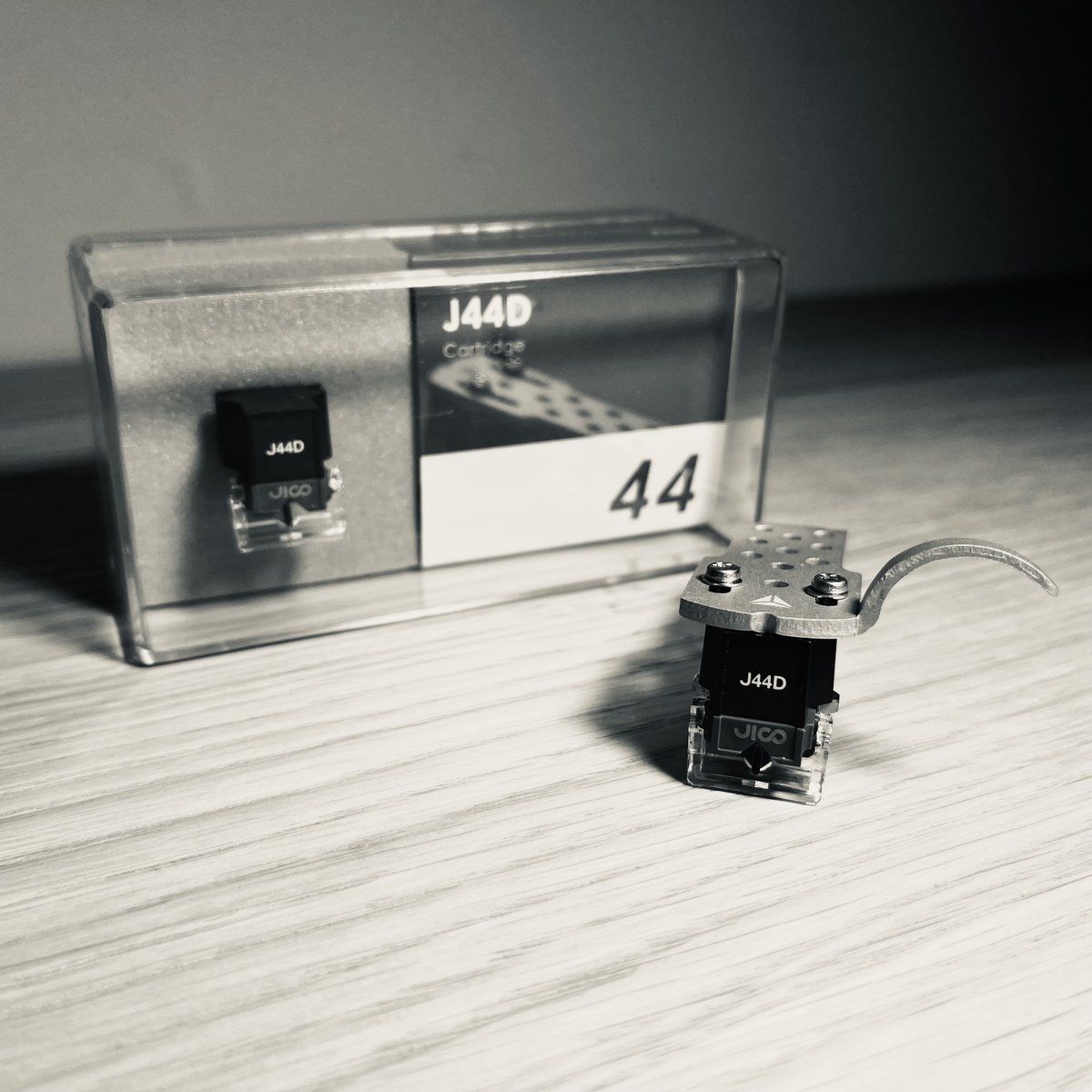 jico_jpn's tweet photo. 【お客様の声】
弊社のカートリッジ「J44D」をご購入いただいたお客様からのお声をご紹介いたします。

『他に所有しているMM楕円針と比べてくっきりした音が鳴るように思います。
ロックを聴くと気持ちいいです。』
50代男性
https://t.co/oMyd2bkt5u

#JICO #ジコー #日本精機宝石工業株式会社 #J44D https://t.co/D4FTZZp9uv