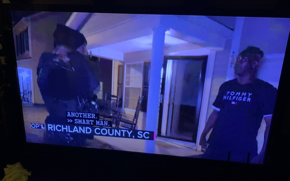 Maize4GoBlue's tweet image. @ReelzChannel @OnPatrolNation #OPLive @RCSD @OfficialOPLive @braylynsalmond Officer Salmond talking to the #MacDaddy