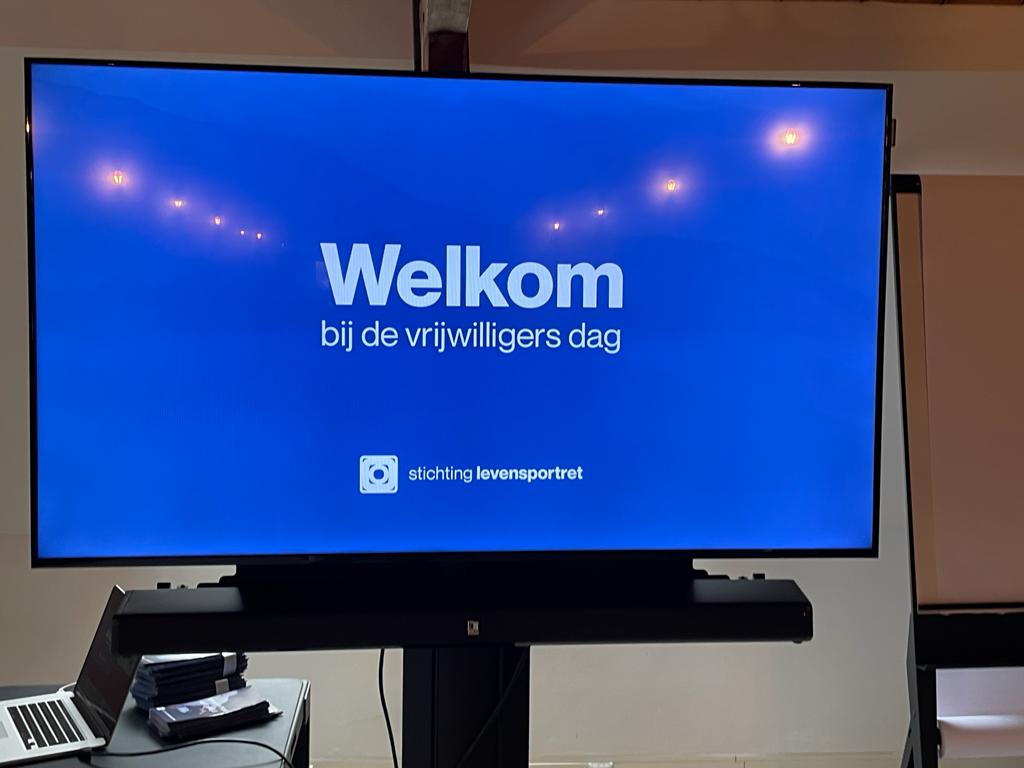 GinyLuth's tweet photo. Terug van de bijeenkomst voor vrijwilligers van Stichting Levensportret. Het was een zeer inspirerende bijeenkomst waarin we uitgebreid spraken over hoe je een goed gesprek kunt voeren met de mensen die geportretteerd willen worden. Meer weten? https://t.co/w46ZCb72YM https://t.co/A3TayVAhLW