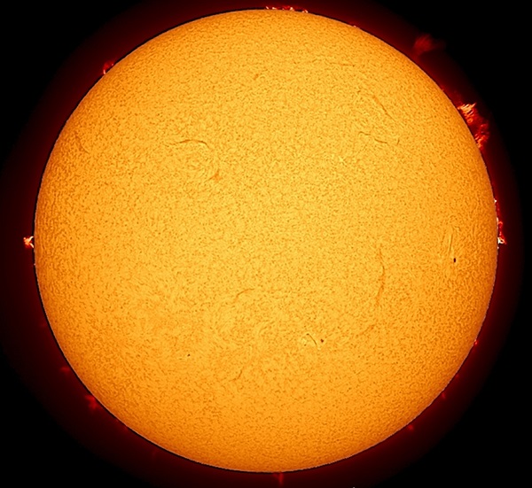 El pròxim dijous 20 serem a La Comunitària, des d'on farem una observació solar ☀️ amb els telescopis de l'associació.

⏱️12 h-16 h
📍 Plaça Cívica

Us esperem!!
<a href="/comunitatuab/">Comunitat UAB 🎉</a>