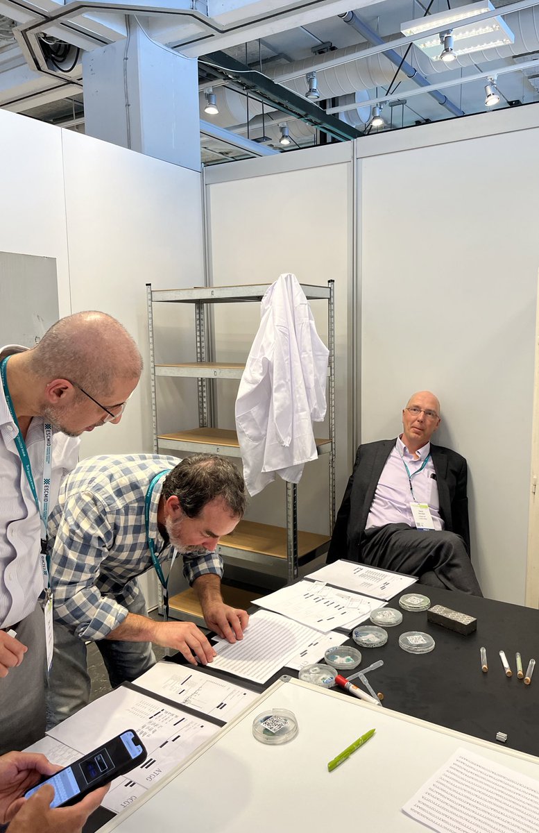 lab_rao's tweet photo. Have you tried the Escape room at #ECCMID2023 ? What are you wait for ? Look at @davidvanduin π€@SuperBugDoc and Dr. Jose Munita !!
@ECCMID #teambuilding #readtheinstructions https://t.co/kTBoIeHbbn