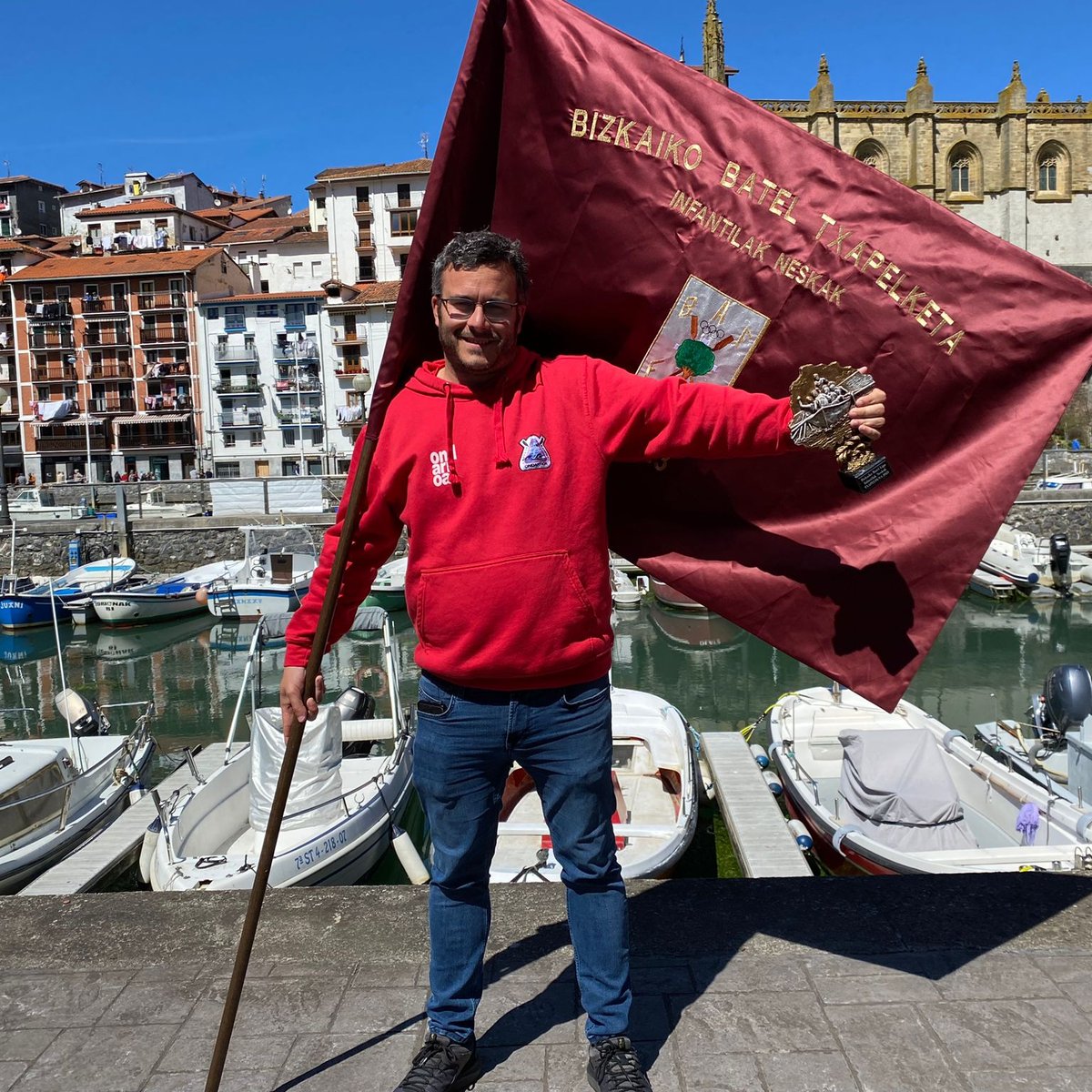 Zeuek atxik eta zeuentzako !!
Zeuek etxezue posible hau dana !!

Eskerrik asko etxen dotenaz sinistezuen danoi, zeuek be bandera honen parte zaze. 

Atzo eun berezixe zan eta gaur, 2018 an morun zeutzat du hau. Matxe matxe lengus!