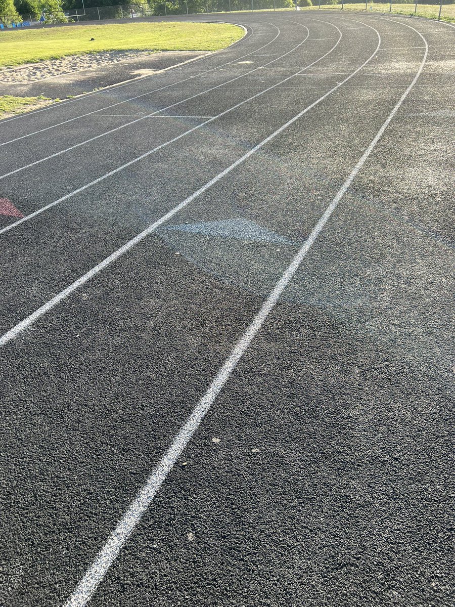 EMWestGreen's tweet photo. #BackAtTheLab early this morning. @_travgreen_04 says #NoDaysOff #NoExcuses #Options26Loading @RecruitTheHill1 @UTAustin @GSU_TIGERS @KoachVaughn #FreshJV working towards #VarsityStatus @TXMileSplit https://t.co/GXHnKB4jvv