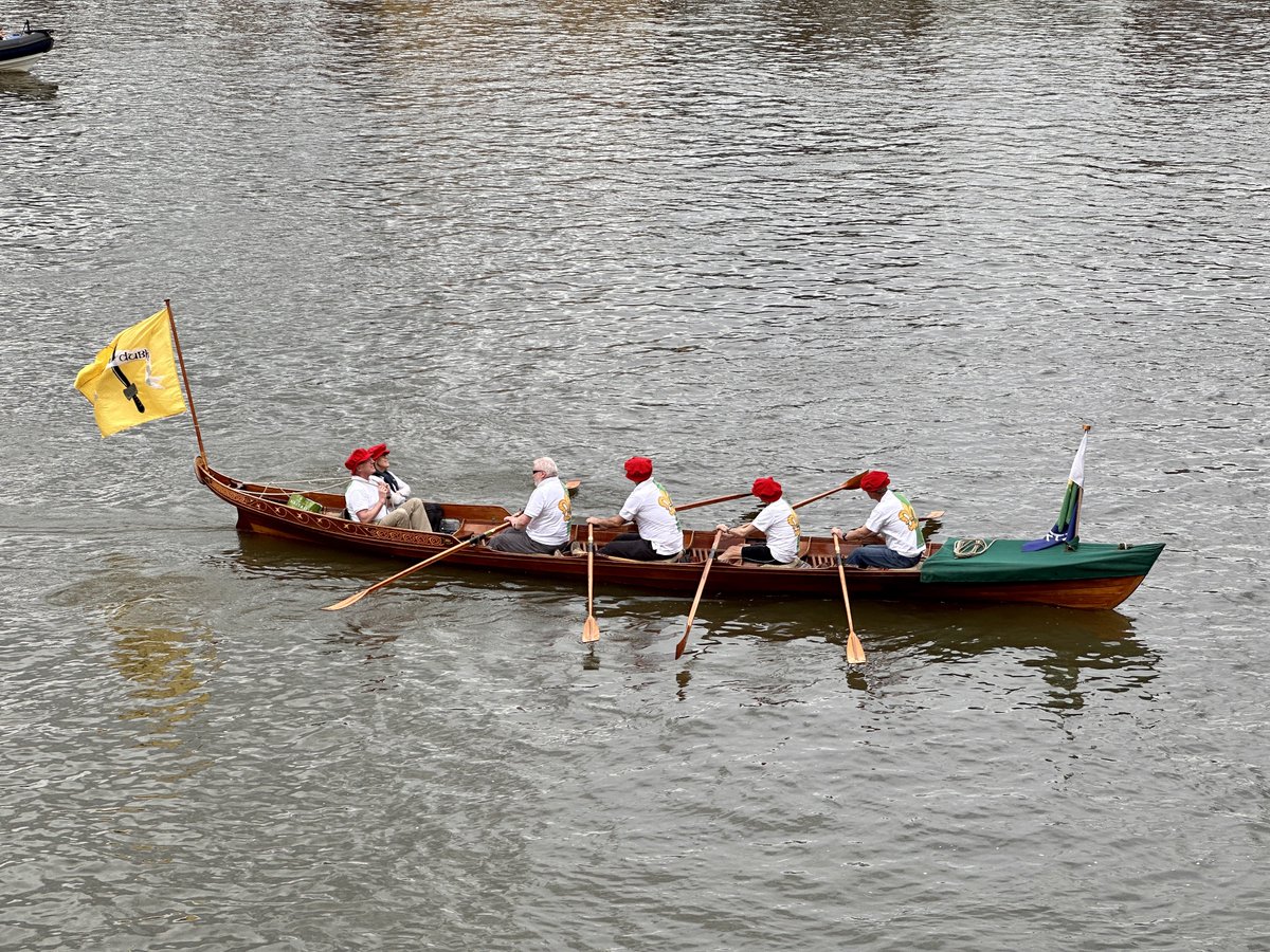 The #TudorPull passing #HammersmithBridge on the Thames today…