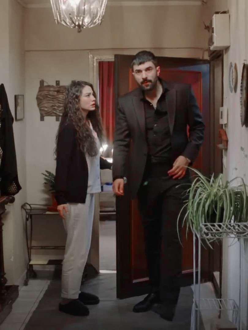 hourlydemet's tweet photo. Farah and Tahir #DemetÖzdemir #EnginAkyürek #FarahErsadi #TahirLekesiz #AdımFarah #AdımFarahdizi https://t.co/ggTv9wPZEw