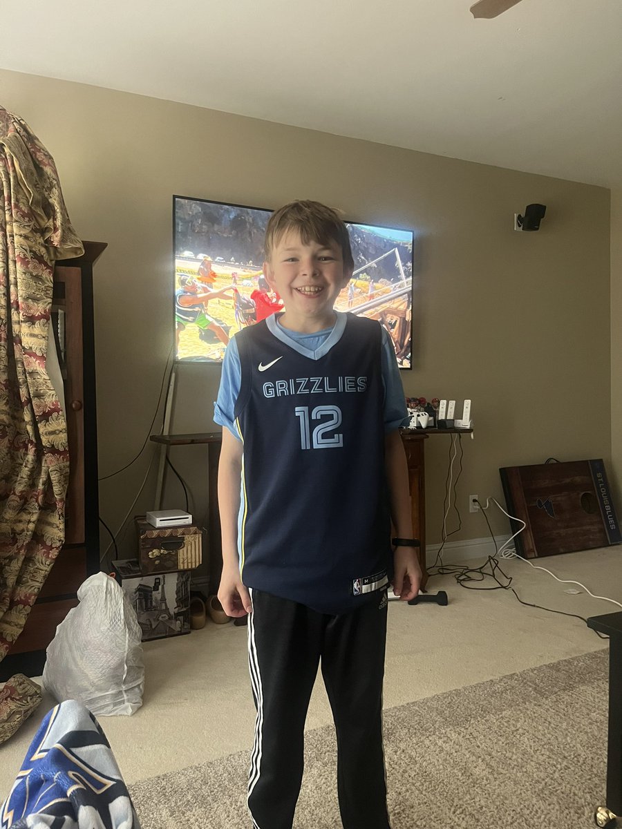 32Duke's tweet photo. Big sports watching day and Treyman reppin all his squads! #ManCaveDay https://t.co/qPpjwVbFCz