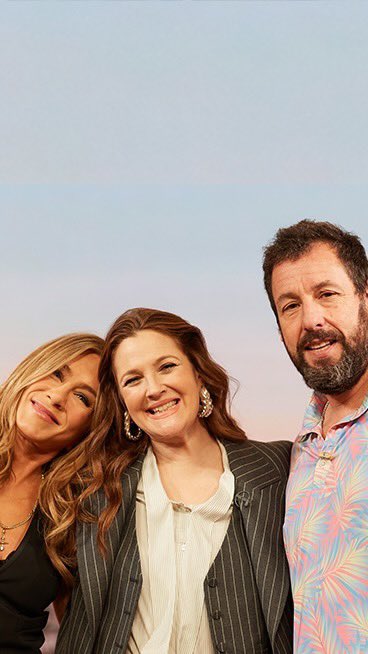 aniston_br's tweet photo. Still de Jennifer Aniston e Adam Sandler com Drew Barrymore no Drew Barrymore Show em Nova York que foi ao ar em 27 de março de 2023 na Segunda-feira, para promover Murder Mystery 2 🤍 https://t.co/07TBdSRPUL
