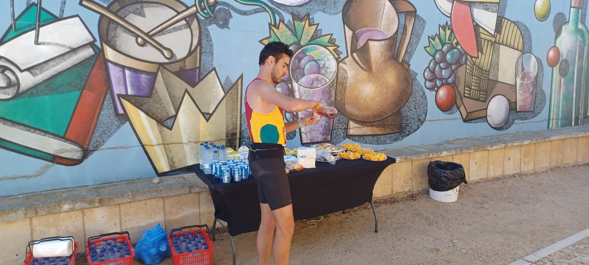 bodegaaulamuz's tweet photo. Hoy se ha celebrado la I @maratonclarete que ha pasado por Mucientes y recorrido parte del barrio de bodegas donde el punto de avituallamiento y parada ha sido a las puertas de nuestra aula.
Gracias a los voluntarios que han participado para que esté evento haya sido posible. https://t.co/bDZJF9Lj7J