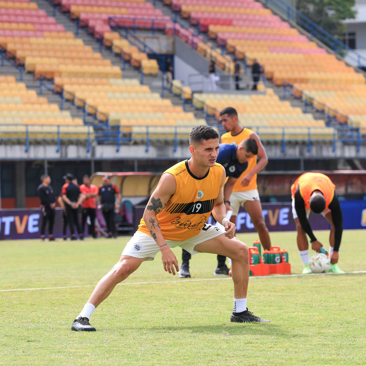MinerosGuayana's tweet photo. ยกCalienta el equipo guayanรฉs! ๐ช
Listos para el pitazo inicial โ๏ธ
#CFCvsMDG
#VamosMineros โซ๐ต https://t.co/CH0nlPltaZ