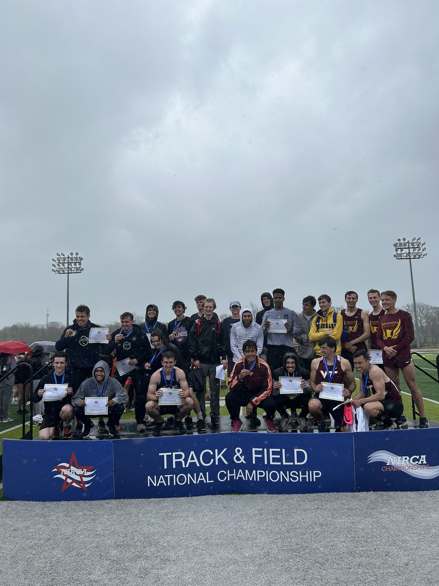 The mens 4x400m relay of Drew Gaitten, Micah Glus, Andrew Barchet, and Aidan McCarthy finished sixth overall with a time of 3:27.2! 🥳🥳🥳