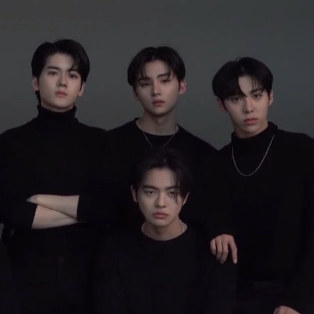 imyorchs's tweet photo. trainee a hyungs &amp; woochan 🦋🦁🥀🐶 https://t.co/pusGqT5NLU