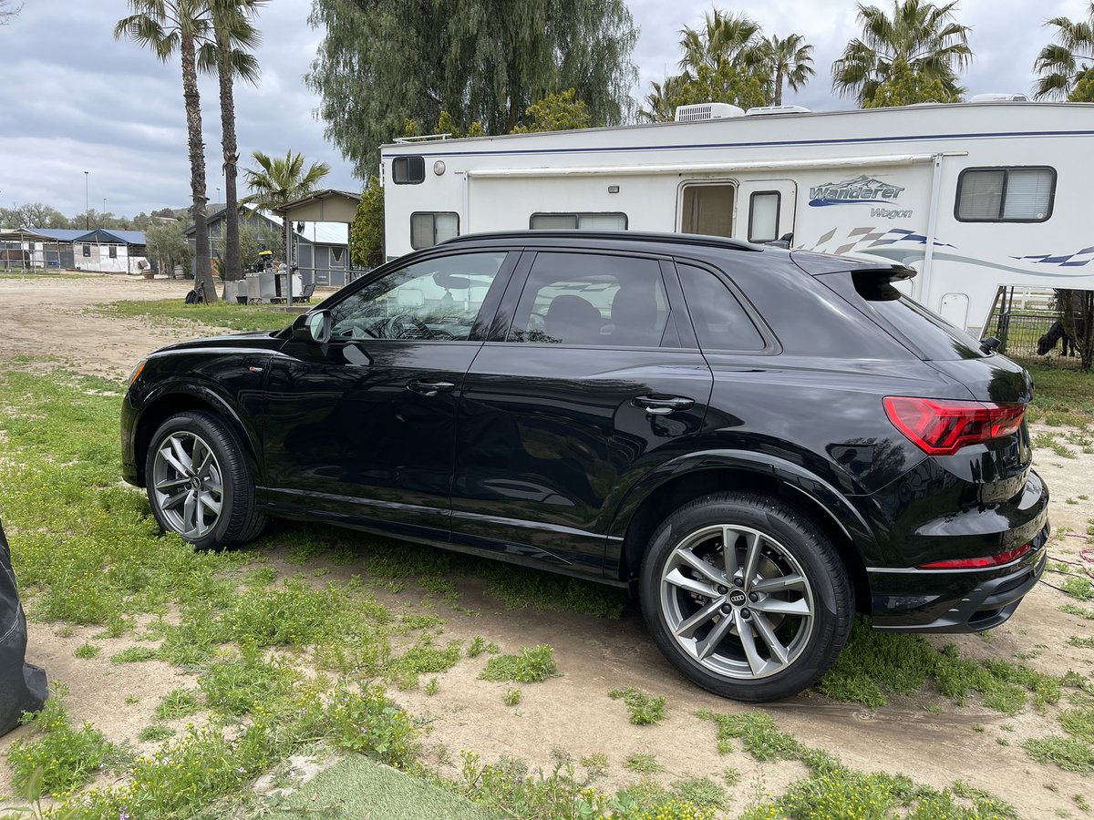 valleypros's tweet photo. #audi #q3 #detail #details #detailing #valleyprosmobiledetailing https://t.co/tc7lHXB2Zg