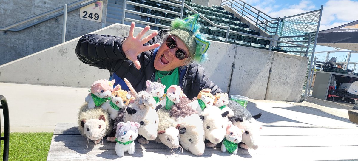 trashsista's tweet photo. #atthecoliseum https://t.co/ygf00U23mp