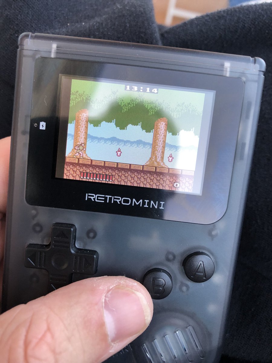 vitorinoperalta's tweet photo. Pepino de conversión este Castlevania DX. Parece el de los Konami Collection, pero no, tiene sus cositas diferentes. #GameBoy #retromini #opendingux https://t.co/3f4RFIp0lh