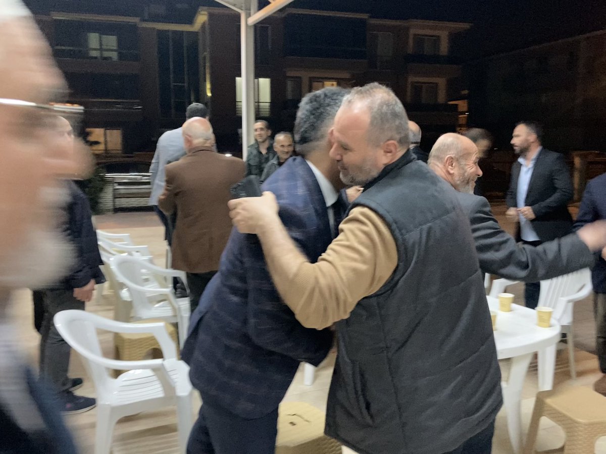 Ak_kursatklc54's tweet photo. 📍Erenler 

Terâvih namazı sonrası Erenler Belediye başkanımız Sn.Fevzi KILIÇ Ve İlçe Başkanımız Erdal Köse ile birlikte Hz.ÖMER Camii cemaatiyleyiz… 

ilçemizde gönüllere dokunmaya, hemşehrilerimiz ile kucaklaşmaya devam ediyoruz.

#TürkiyeYüzyılı
#DoğrusuAkParti
#DoğruAdımlarlaYolaDevam