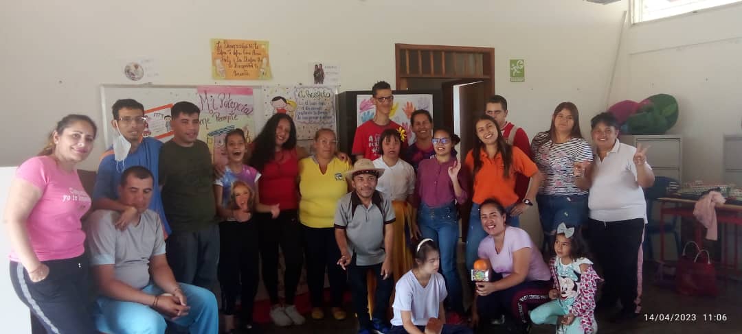 Desde trabajo social aperturando galería sobre los derechos y deberes de los niños y adolescentes <a href="/especialmppe/">Dir. General de Educ. Especial</a> @ZonaEducTachira <a href="/Crazet2011/">Crazet2011</a> <a href="/Div_Ini_Pri_Esp/">Divi. de Niños y Niñas ZET</a> @MPPEDUCACION