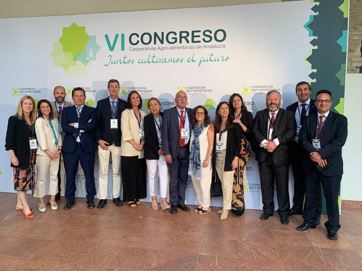 Superada la resaca emocional, sólo puedo dar las GRACIAS. 

El VI #CongresoCoopsAgroAND ha sido un éxito por su equipo humano. En la foto no estamos todos, pero sí una representación. 

Ahora toca reflexionar para volver con fuerza dentro de cuatro años. 

#CultivamosFuturo